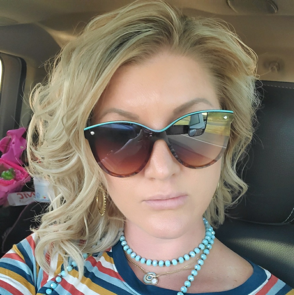 Meet your Posher, Maegan
